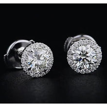 Afbeelding in Gallery-weergave laden, Halo-stijl ronde diamanten oorknopjes 2,20 karaat witgoud 14K - harrychadent.nl
