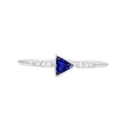 Kleine ronde diamanten ring biljoen bezel set blauwe saffier 0,75 karaat