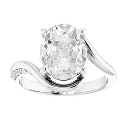 Ovale Old Mine Cut Diamond Ring Twisted Style Prong Set 8,25 karaat
