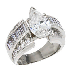 Verlovingsring met peervormige middensteen, echte uit de aarde gewonnen diamant, baguettes op de schacht, 6.01 ct. WG 14K