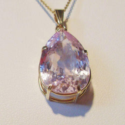 Parelgeslepen 32 Karaat Grote Roze Kunziet Hanger Ketting Geelgoud