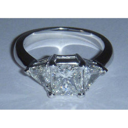 Princess And Trilliant Cut 1,61 Carat Three Stone Diamond Ring Nieuw