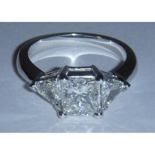 Afbeelding in Gallery-weergave laden, Princess And Trilliant Cut 1,61 Carat Three Stone Diamond Ring Nieuw - harrychadent.nl
