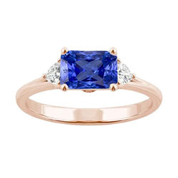 Ring met 3 stenen biljoen diamanten blauwe saffier 2,50 karaat gespleten schacht