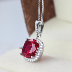 Hangerketting met Rode Robijn en Natuurlijke uit de aarde gewonnen Diamanten 8.25 Ct, 14K Witgoud