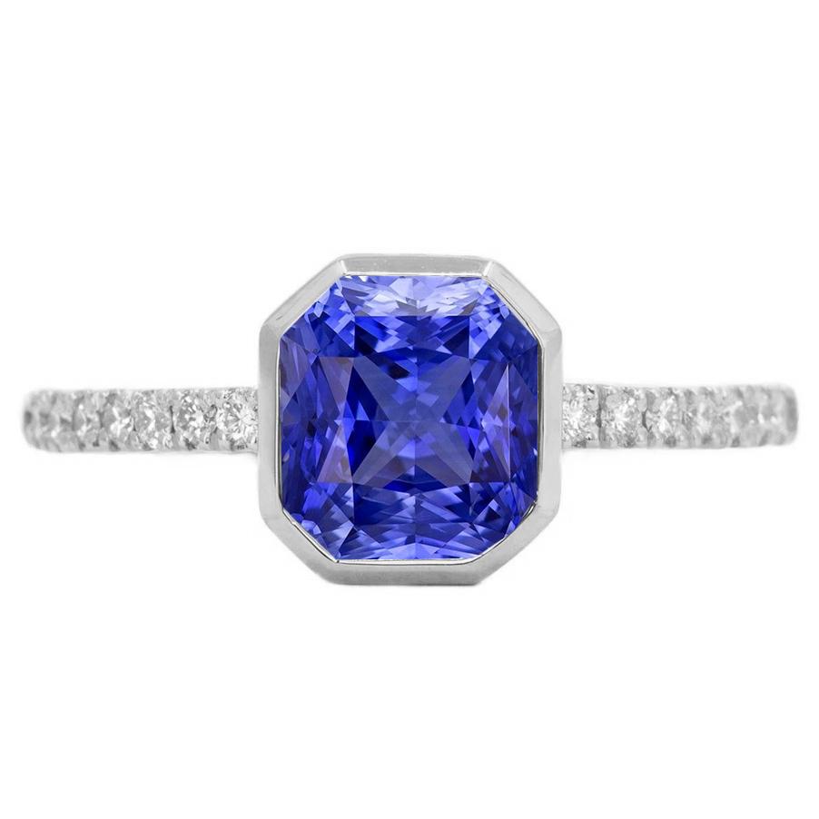 Ronde Diamond Ceylon Sapphire Ring Bezel Set 4 Karaat Pave Set Accenten - harrychadent.nl