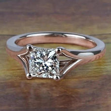 Afbeelding in Gallery-weergave laden, Rose Gold 14K 1 karaat prinses geslepen diamanten verlovingsring met gespleten schacht - harrychadent.nl
