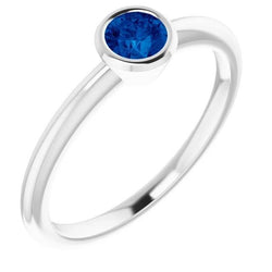 Solitaire Ring Blauwe Saffier 0,75 Karaat Bezel Instelling Wit Goud 14K