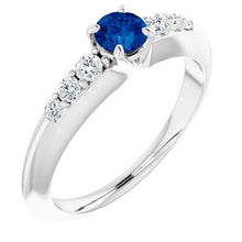 Afbeelding in Gallery-weergave laden, Vier Prong Diamond ronde blauwe saffier 1.50 karaat ring - harrychadent.nl
