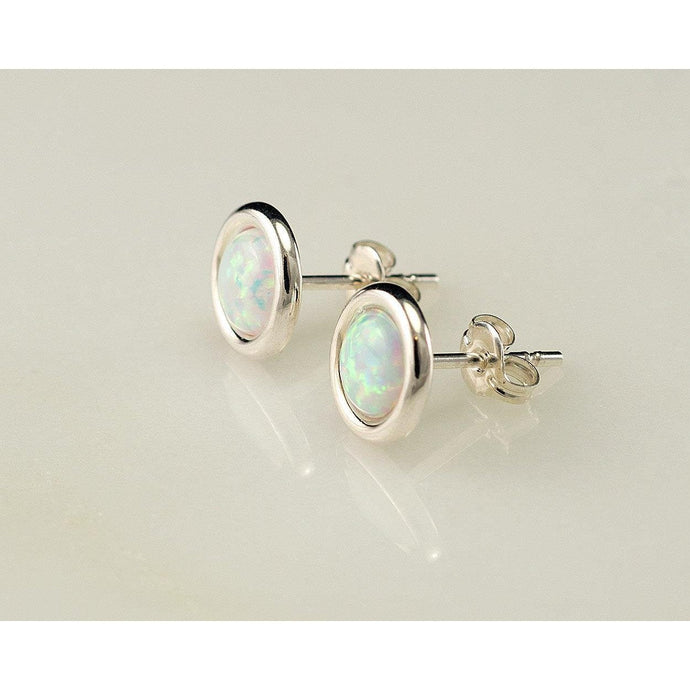 Witgouden 14K ronde bezel set opaal 8 kt Lady Studs oorbellen - harrychadent.nl