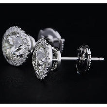 Afbeelding in Gallery-weergave laden, Witgouden 14K ronde diamanten oorknopjes 2,08 karaats Halo-stijl - harrychadent.nl
