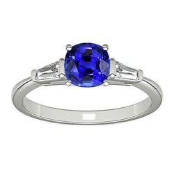 Witgouden ring met 3 stenen kussen saffier en stokbrood diamanten 1,75 karaat